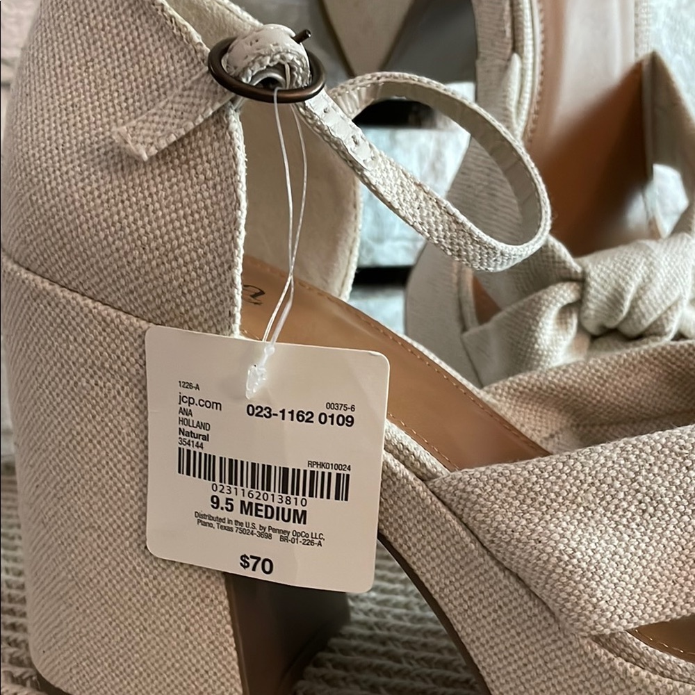 a.n.a Cream Heels with Chunky Block Heel and Knot Detail - Picture 9 of 10